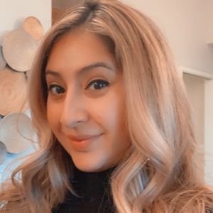 Meet your Posher, Corina